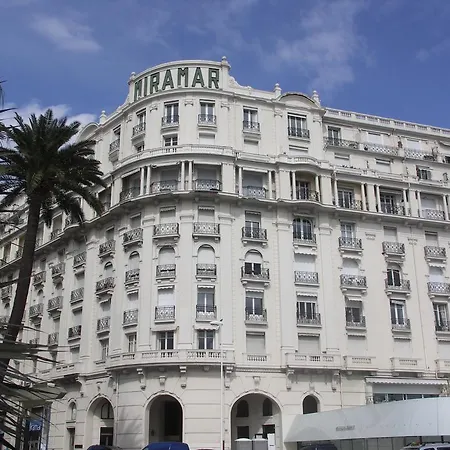 Palais Miramar Croisette アパート カンヌ